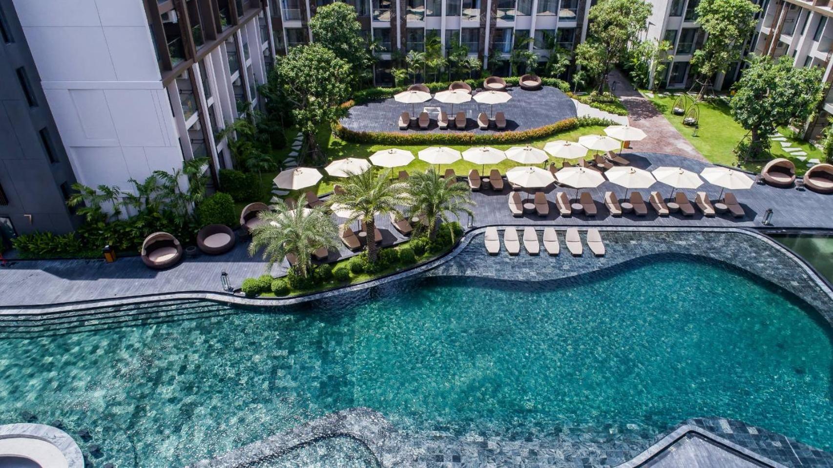 Divalux Resort & Spa Bangkok, Suvarnabhumi Airport-Free Shuttle Exterior foto The swimming pool at the hotel